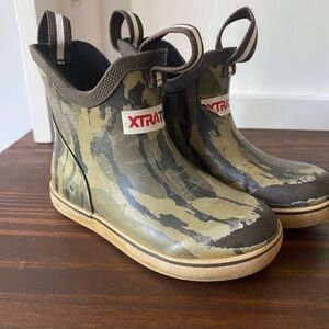 Xtratuf camo boots -toddler size 8 (fits closer to 7.5-8 IMO)